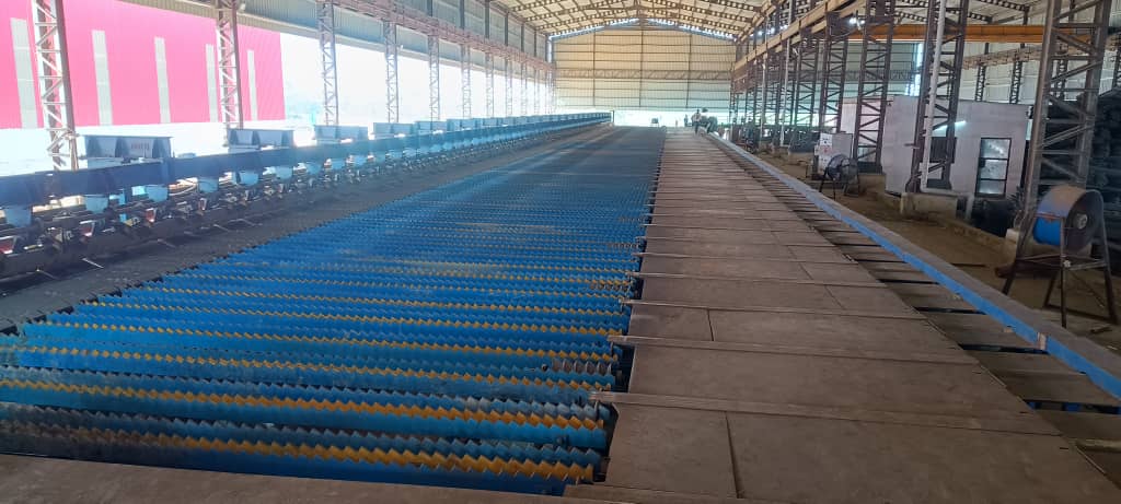 Steel cooling bed conveyor inside the plant